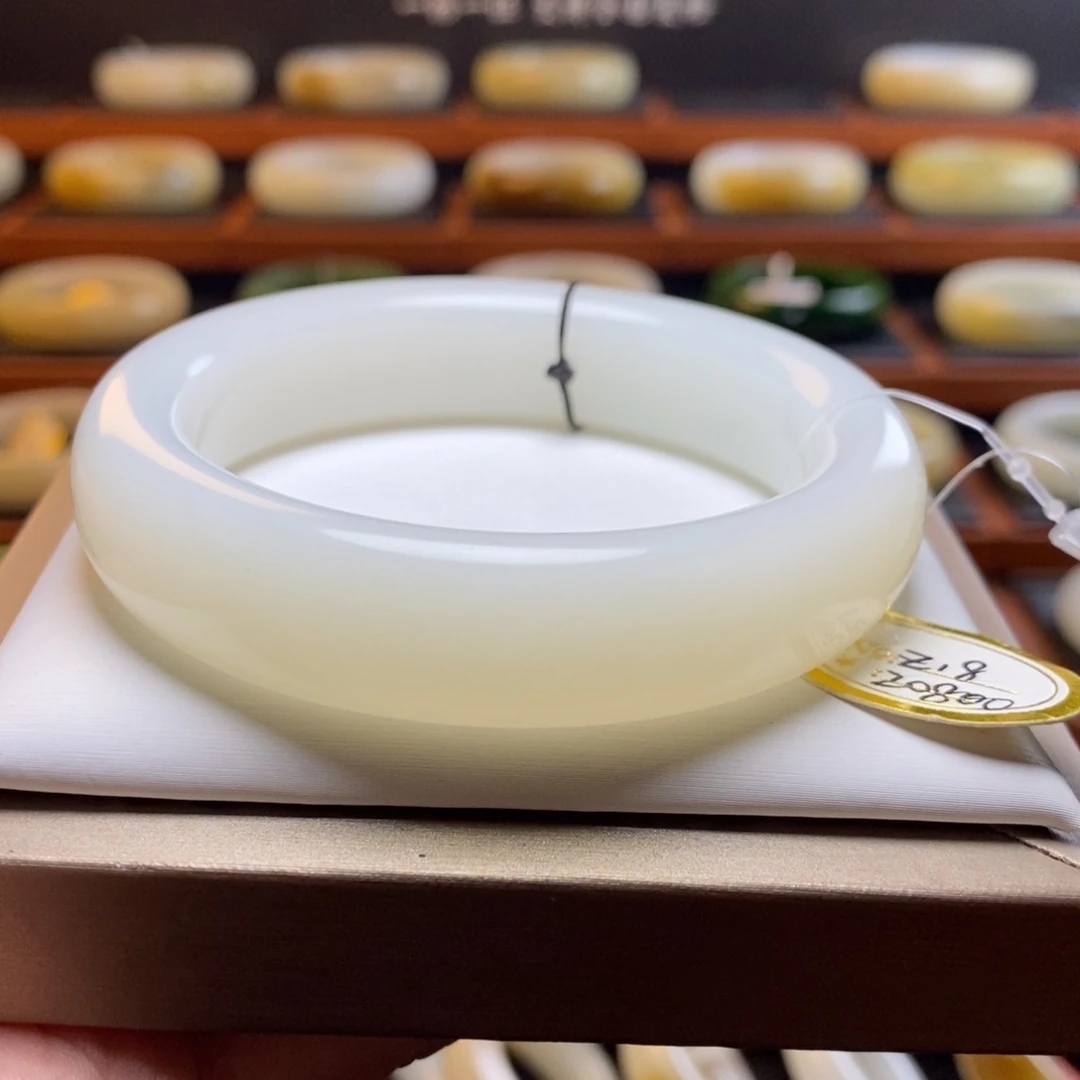 精品白玉和田玉手镯