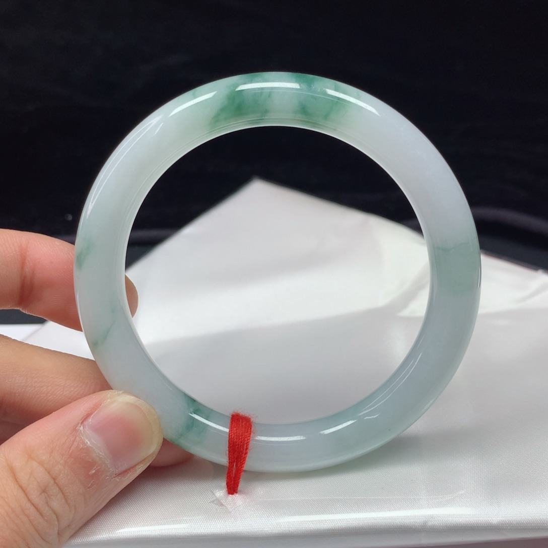 翡翠手镯（圆镯）未镶嵌56.2