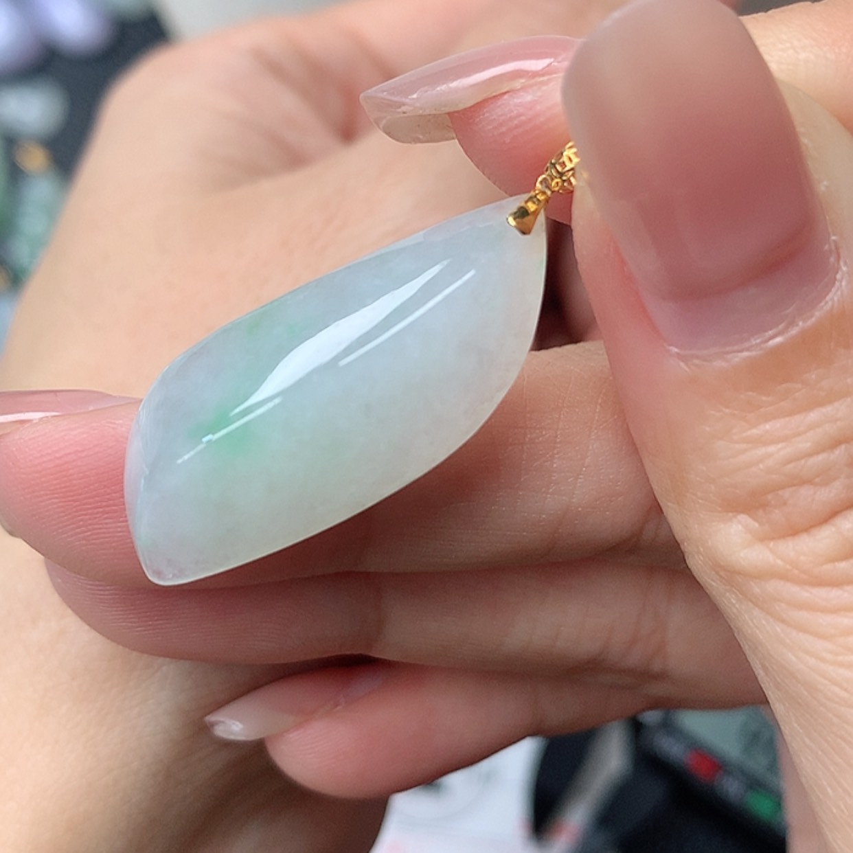 【闪购商品】翡翠吊坠(赠链)18K金镶嵌