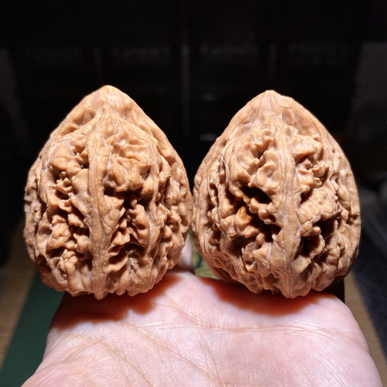 文玩核桃核樽 43边48肚52高