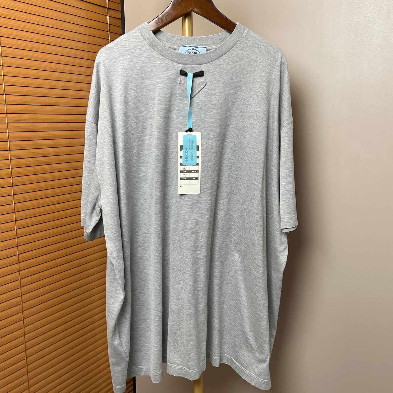 99新 Prada/普拉达 （原）灰色短袖/水洗标不完整/fg205596