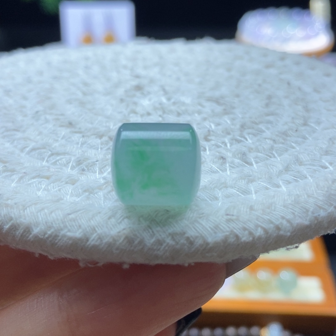 翡翠未镶嵌颈饰翡翠冰阳绿飘色桶珠