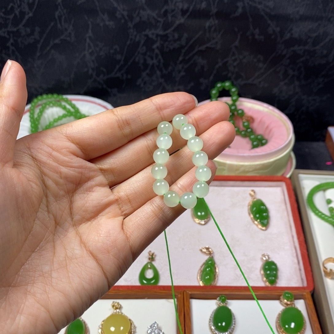 和田玉戒指18K金镶嵌美****y