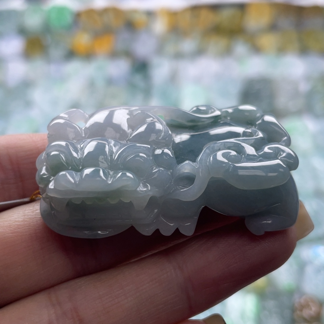 翡翠未镶嵌颈饰貔貅