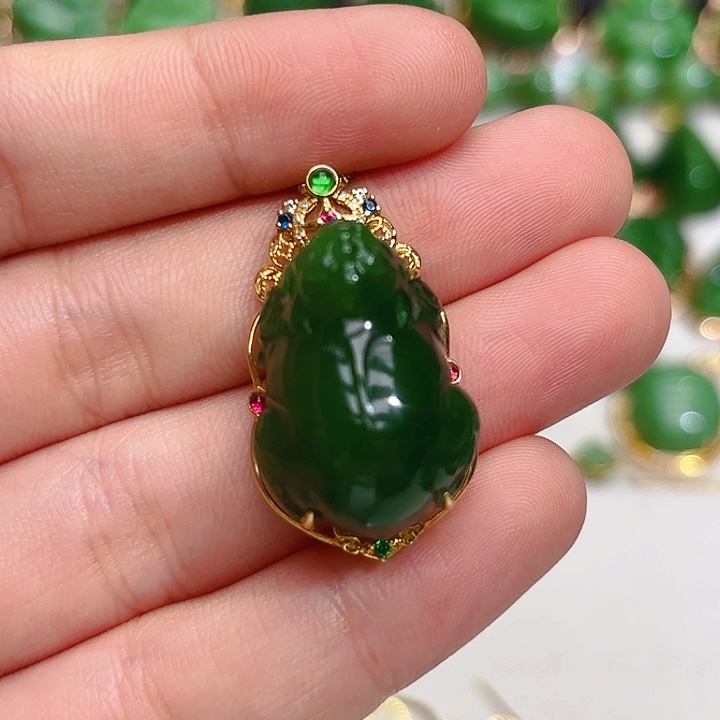 和田玉（碧玉）颈饰18K金镶嵌