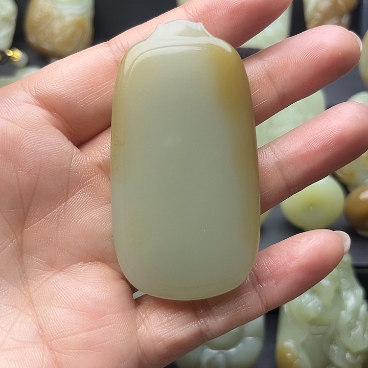 清***书和田玉（糖玉）未镶嵌颈饰