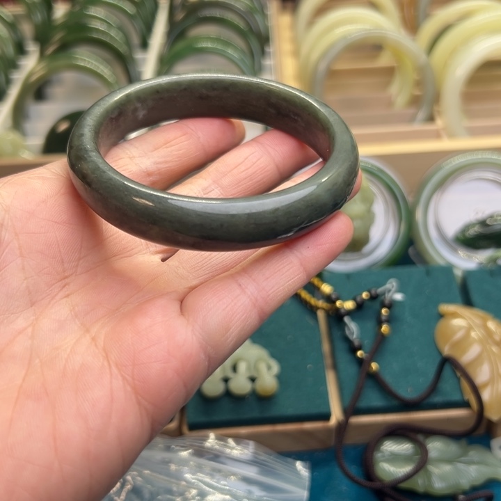 和田玉手镯未镶嵌60.4圈围8022