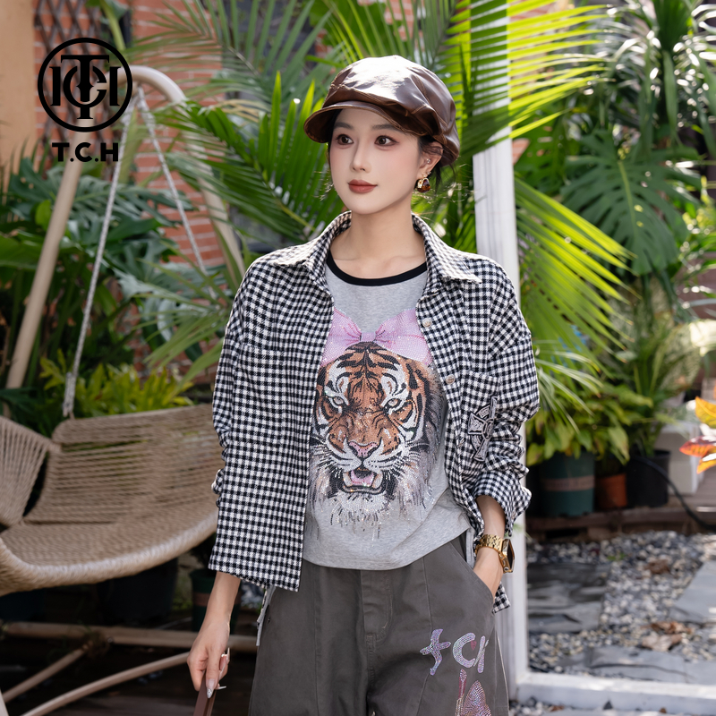TCH秋季轻奢旅游风烫钻时尚淑女黑白格衬衫百搭连帽短款休闲格纹