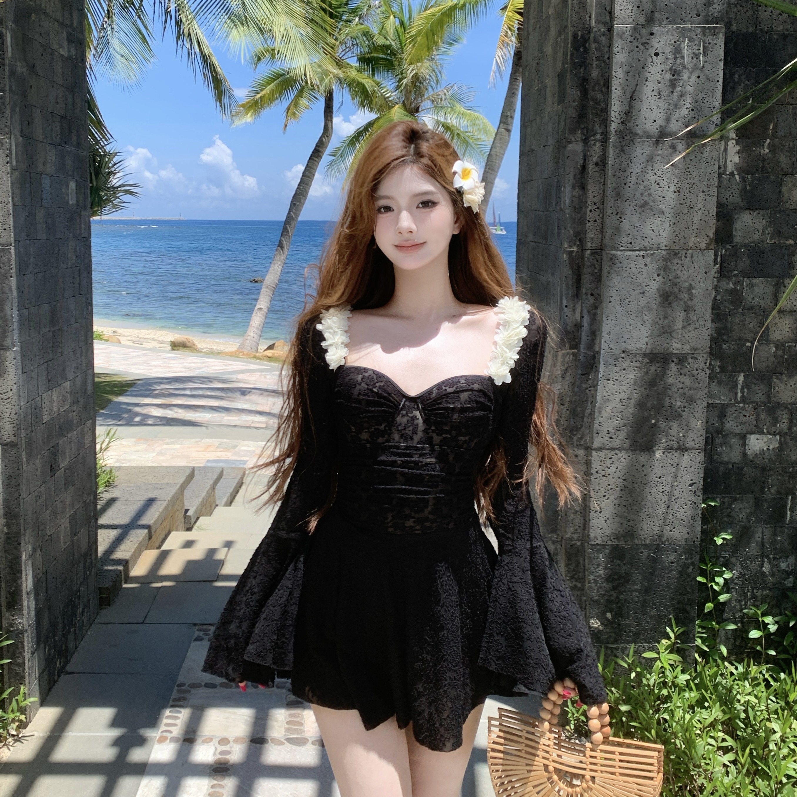 【夜曲】新款长袖遮肉显瘦纯欲蕾丝花边海边温泉度假泳衣2549