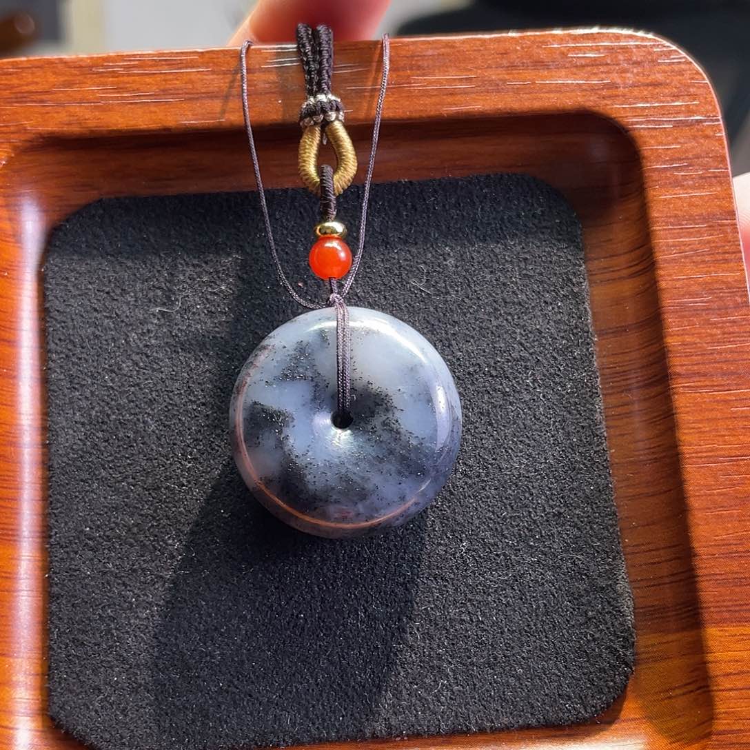 哈***人和田玉（糖玉）未镶嵌颈饰