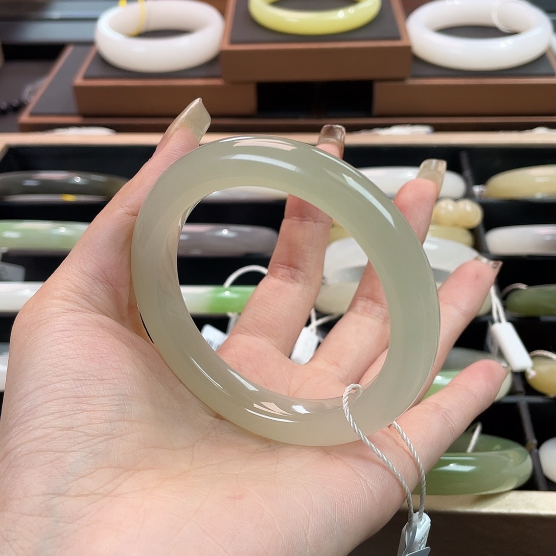 和田玉未镶嵌手镯猫光巨冰