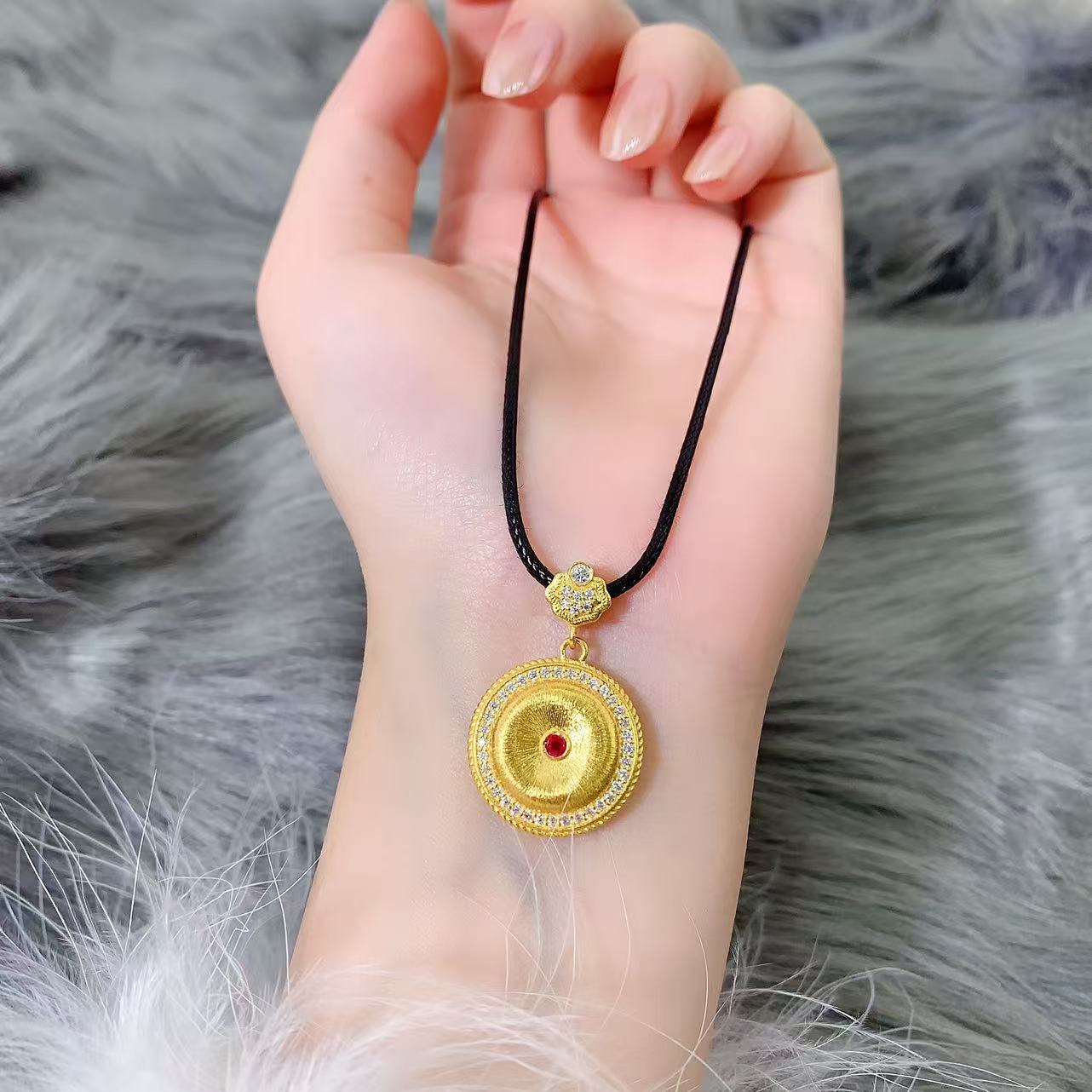 【伟新源】足金999 古法工艺 镶嵌如意平安扣吊坠9.92克（不含链）