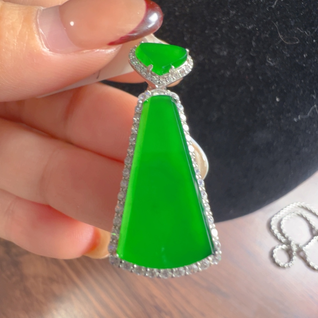 翡翠银S925镶嵌颈饰无事牌