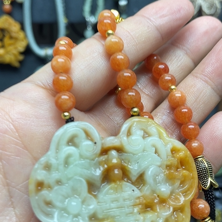 未镶嵌蛇纹石玉颈饰