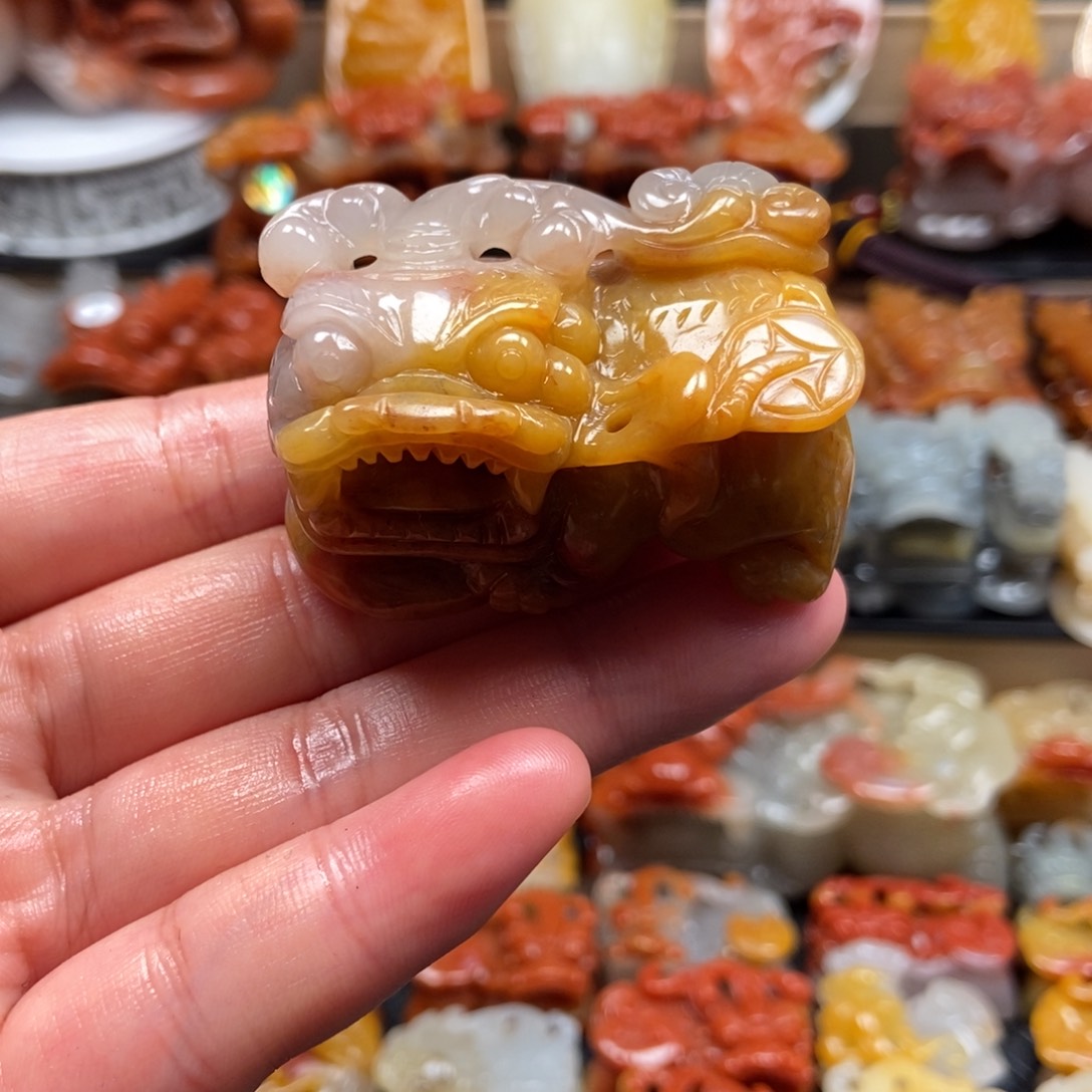 石英质玉（黄龙玉）挂件未镶嵌