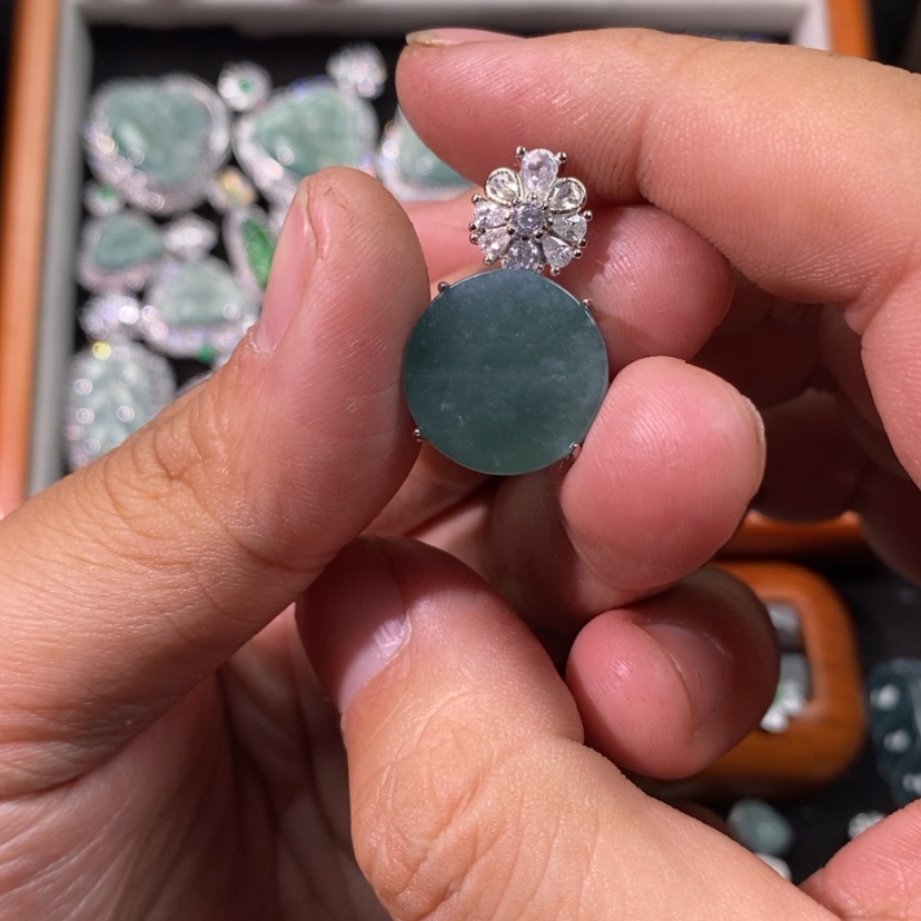 【闪购商品】翡翠颈饰未镶嵌天然