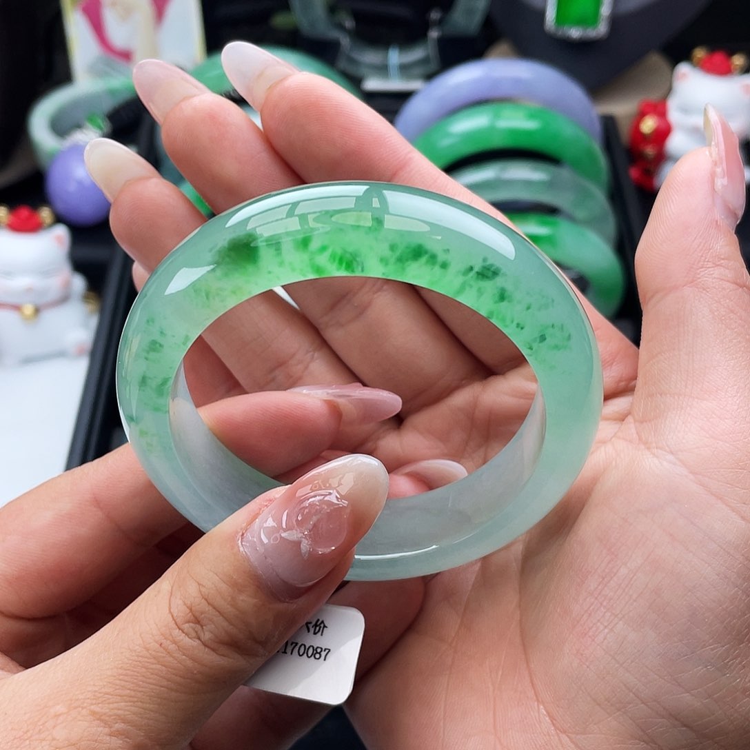 翡翠手镯未镶嵌56冰胶甜绿底色飘绿花、截图询价