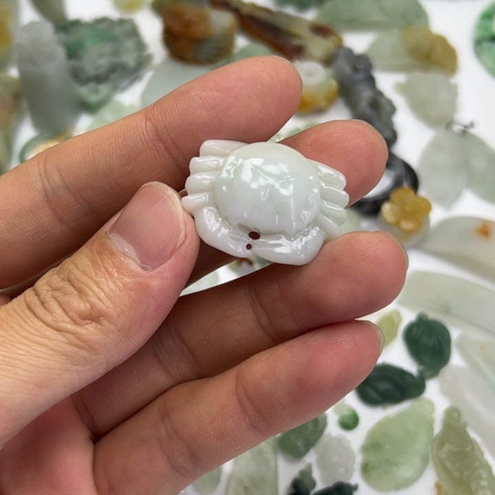 定制翡翠未镶嵌大闸蟹