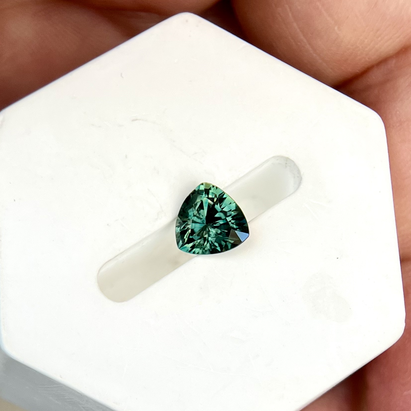 天然蓝宝石裸石精品 火彩漂亮 晶体干净明亮