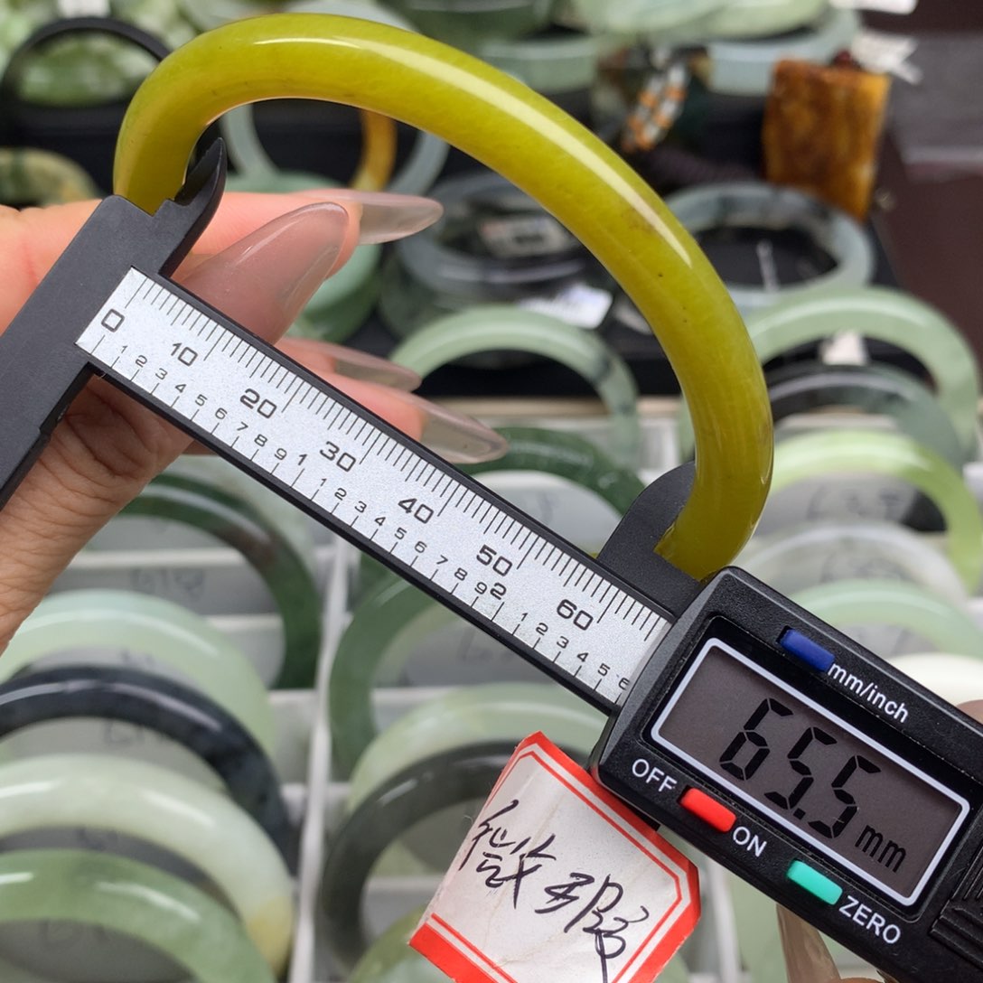 蛇纹石玉未镶嵌手镯629