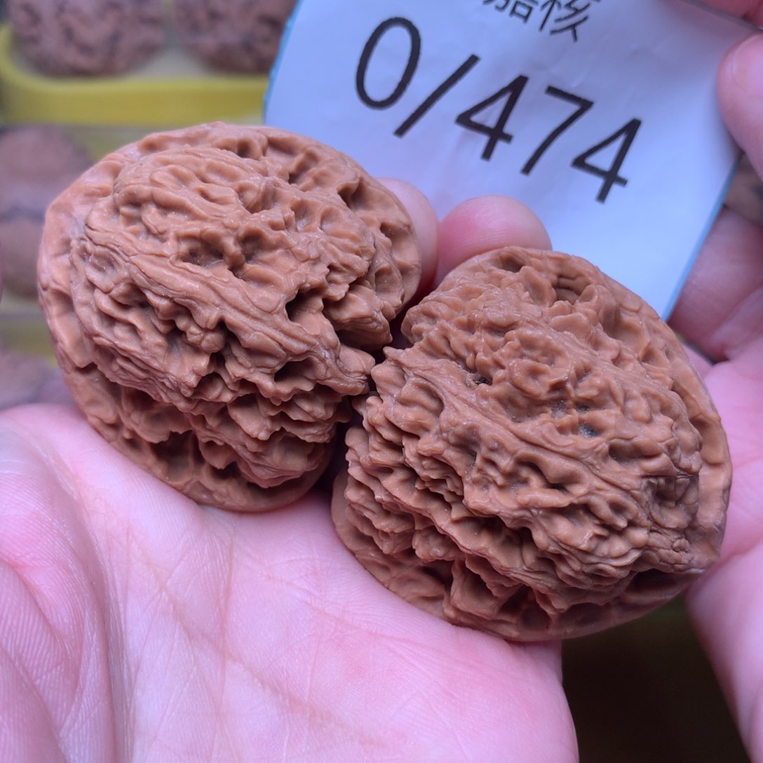 文玩核桃把件红皮三角疆42