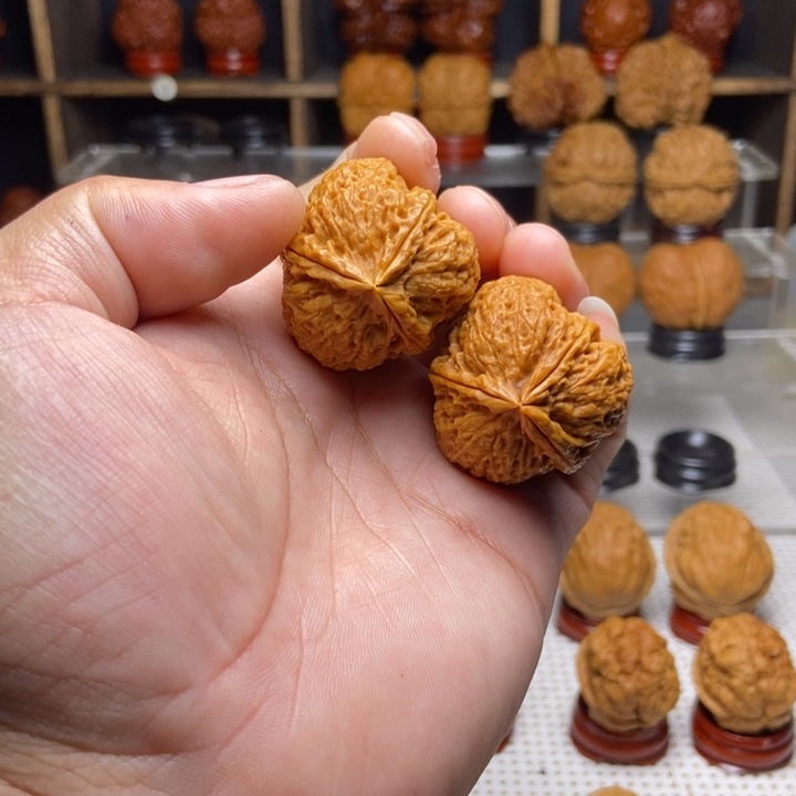 葡***干文玩核桃吊坠22密纹三棱