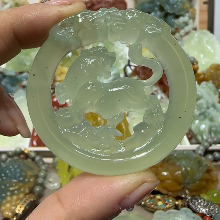 蛇纹石玉吊坠未镶嵌