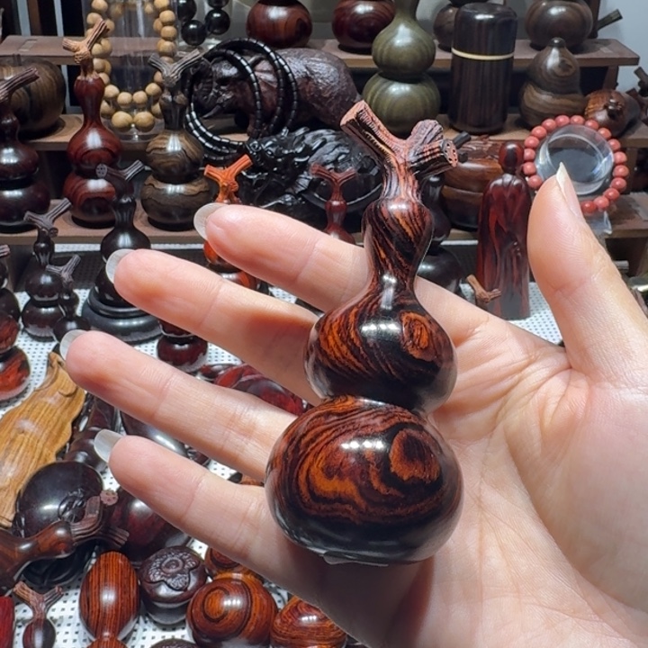 胜***子微凹黄檀（南美大红酸枝）4.0葫芦