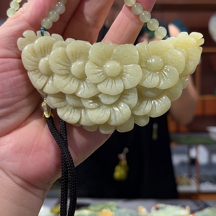 未镶嵌岫玉毛衣链
