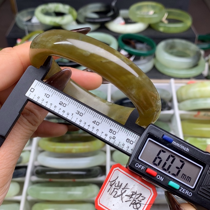 蛇纹石玉未镶嵌手镯903