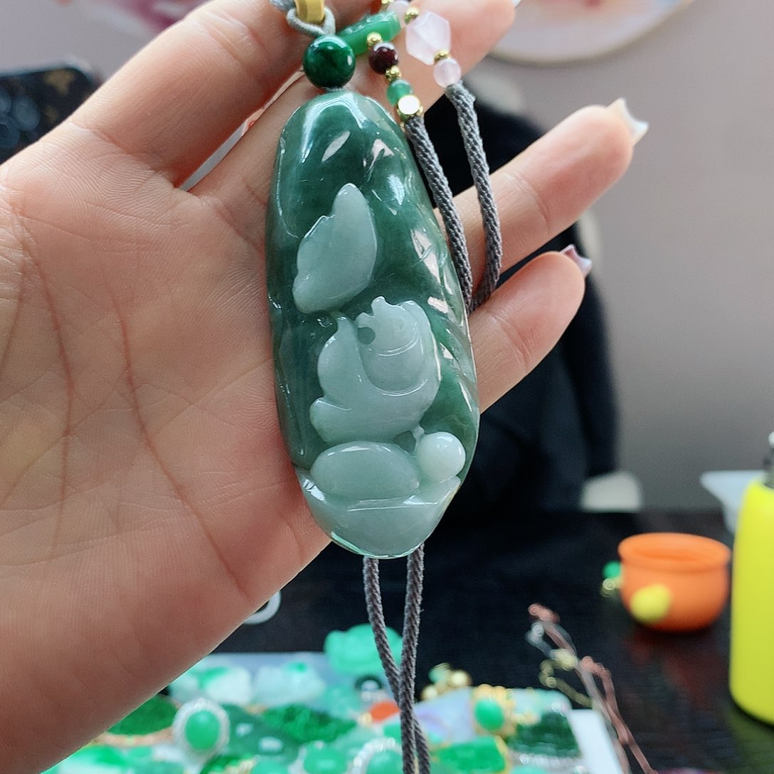 【闪购商品】翡翠吊坠(赠链)未镶嵌