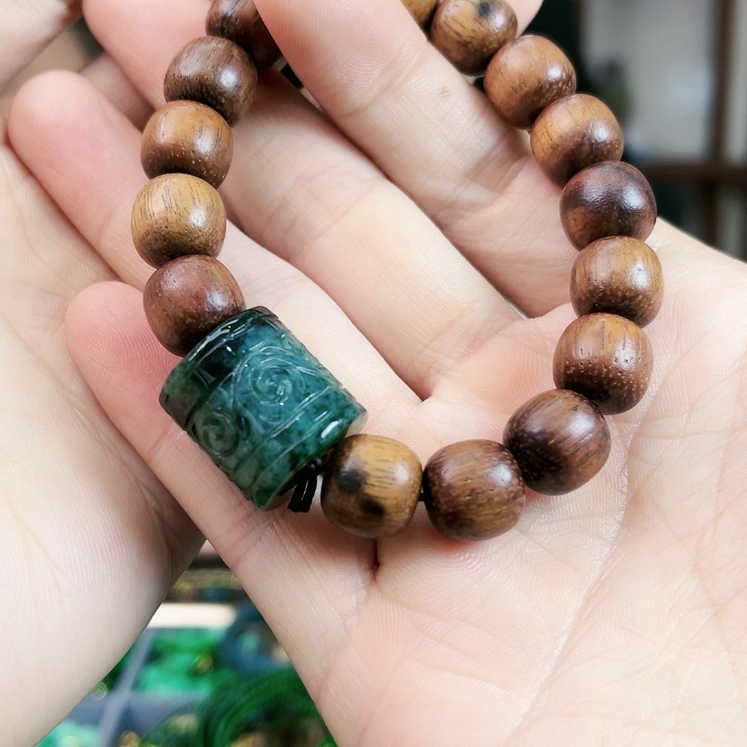 翡翠颈饰未镶嵌手链