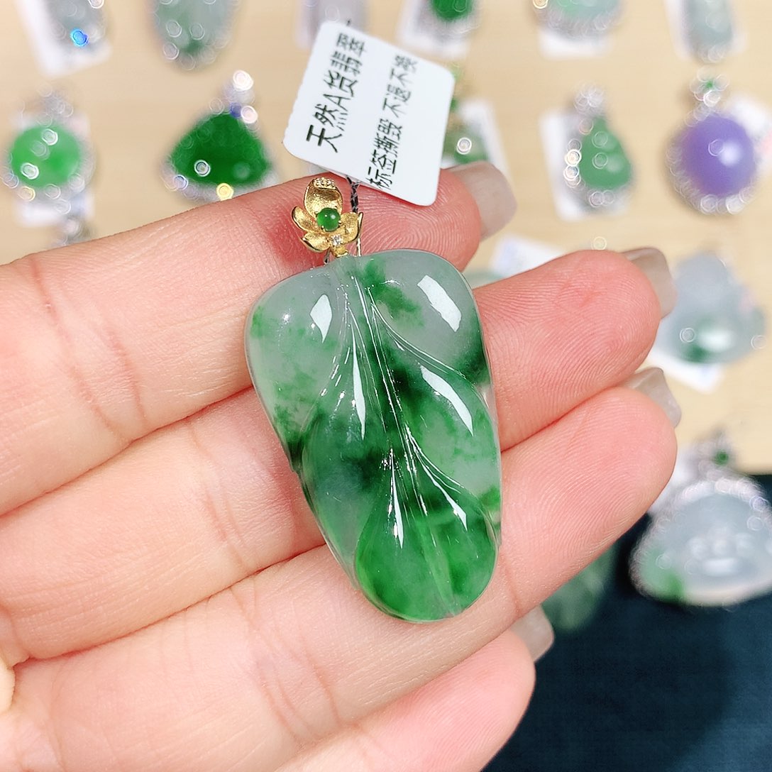 翡翠颈饰未镶嵌叶子