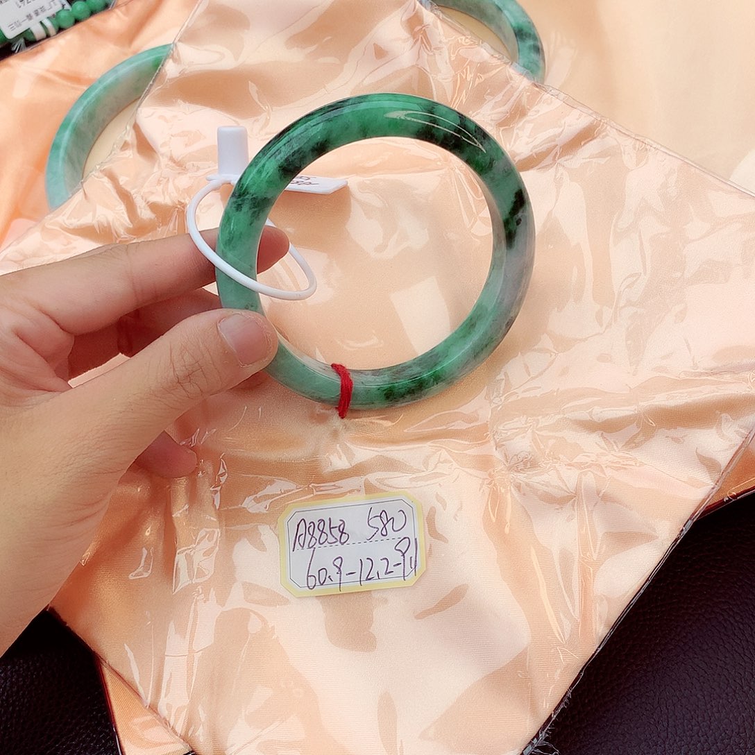 翡翠未镶嵌手镯翡翠