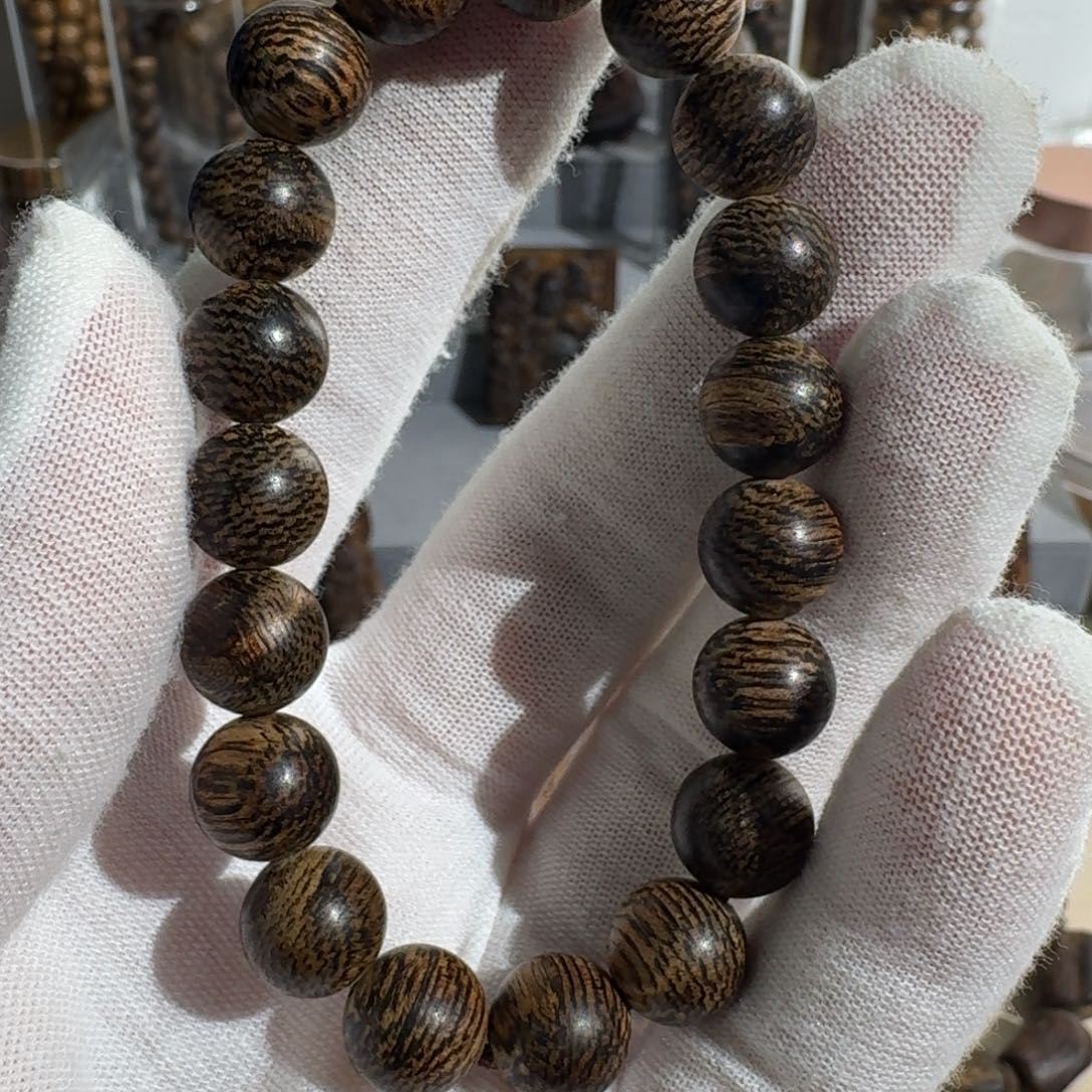 沉香碎屑沉香文莱软丝蛇皮纹1.0九分沉9.8克