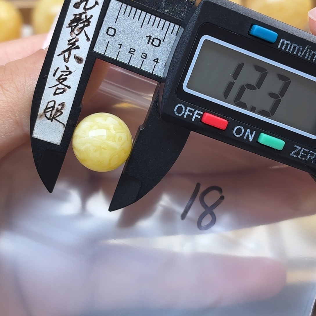 ℳ****蜜蜡未镶嵌裸石蜜蜡