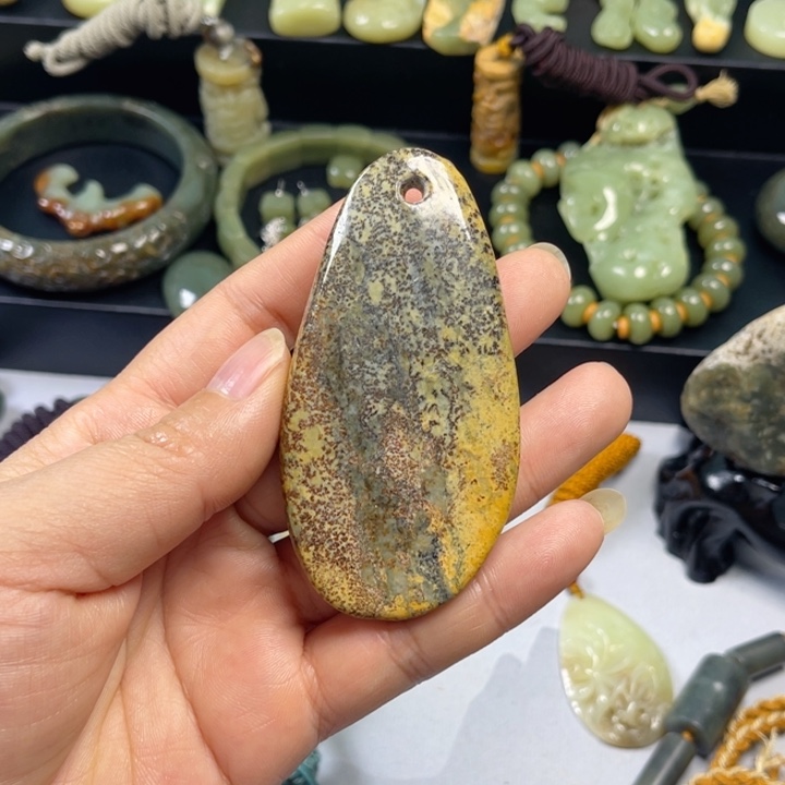 岫岩河磨玉（透闪石质玉）吊坠未镶嵌