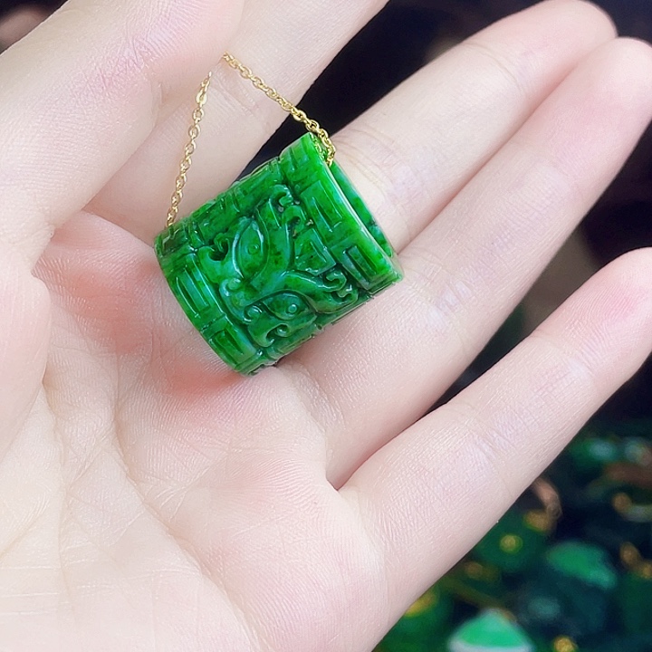 颈饰未镶嵌翡翠多样性