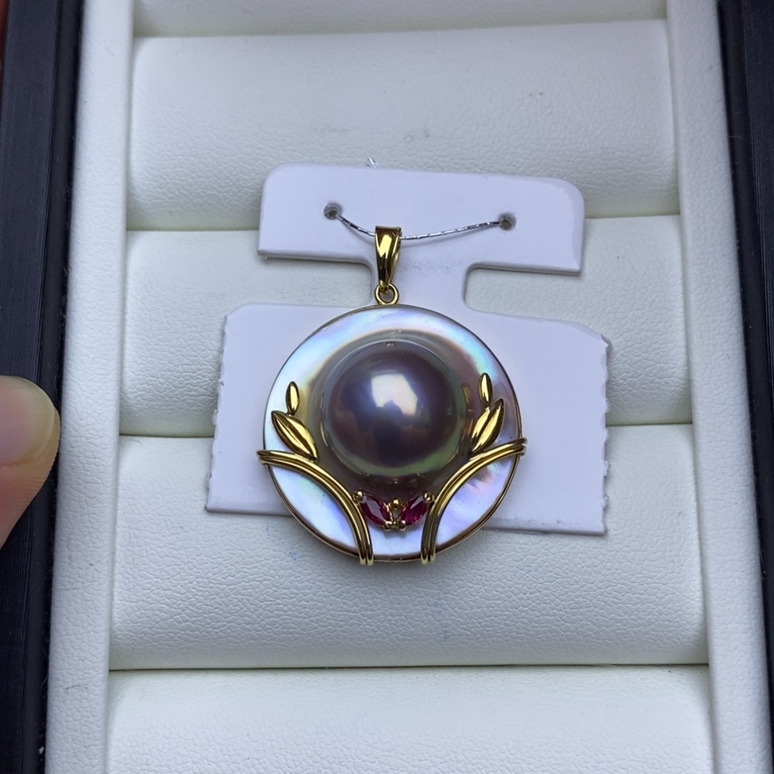 拼合珍珠（马贝珠）颈饰18K金镶嵌