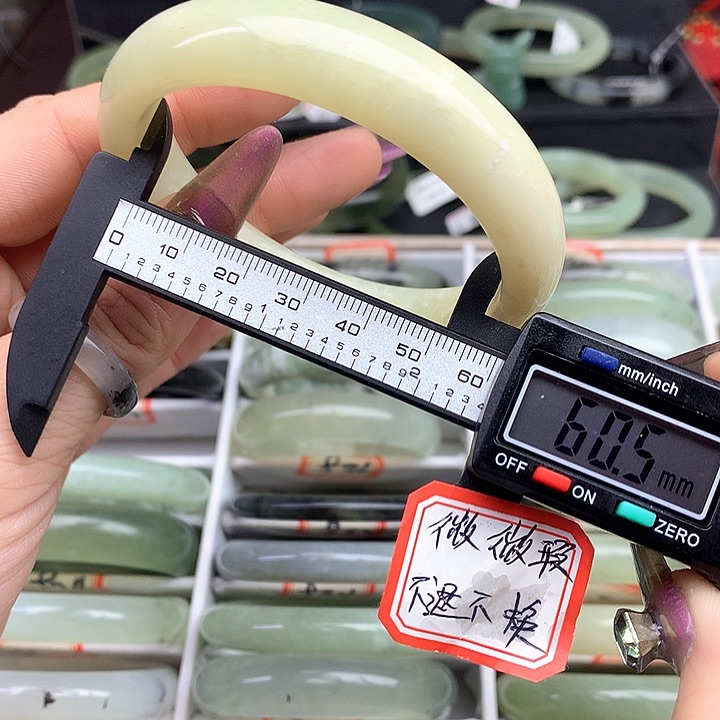 蛇纹石玉手镯未镶嵌927