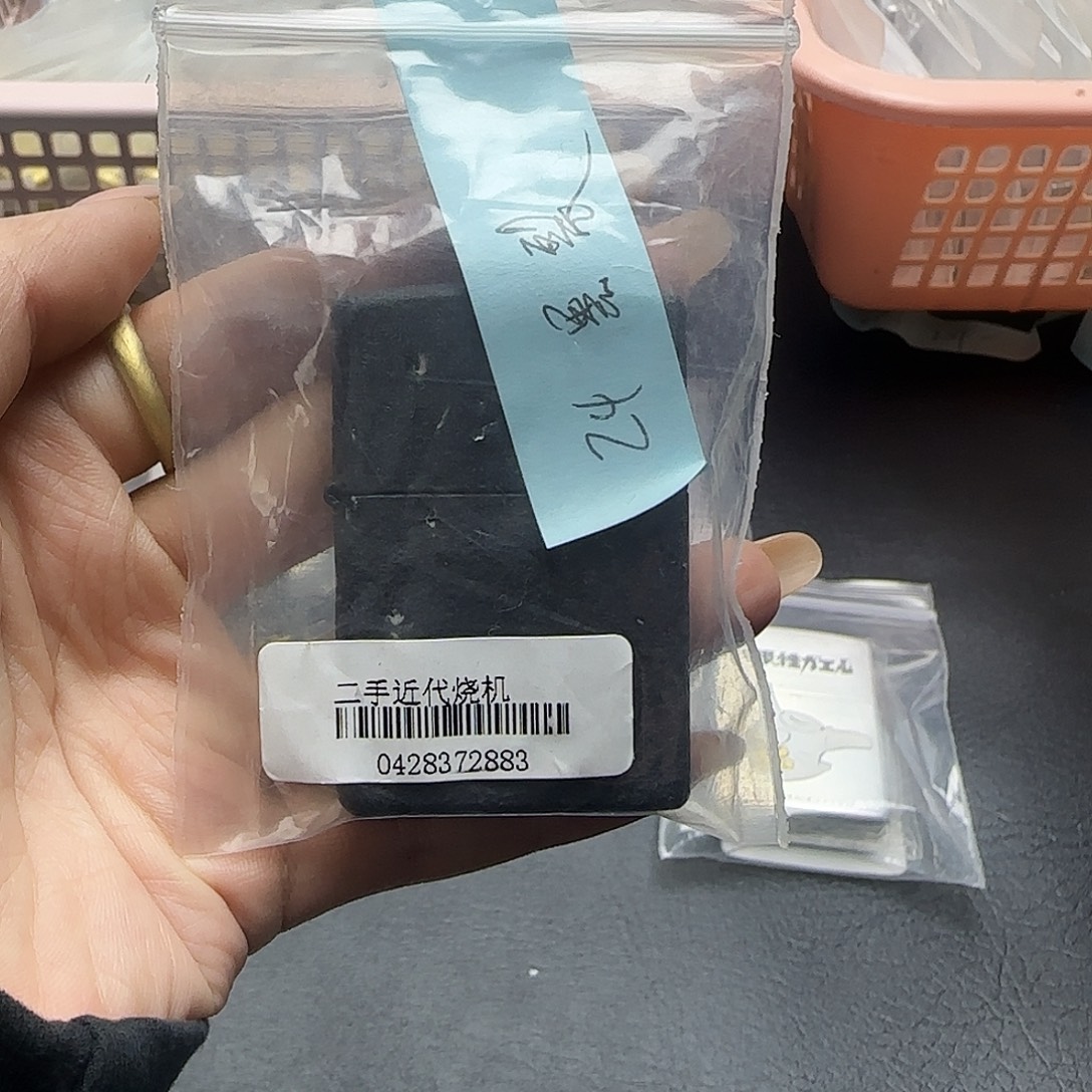 _***1果果二手默认瑕疵24黑裂