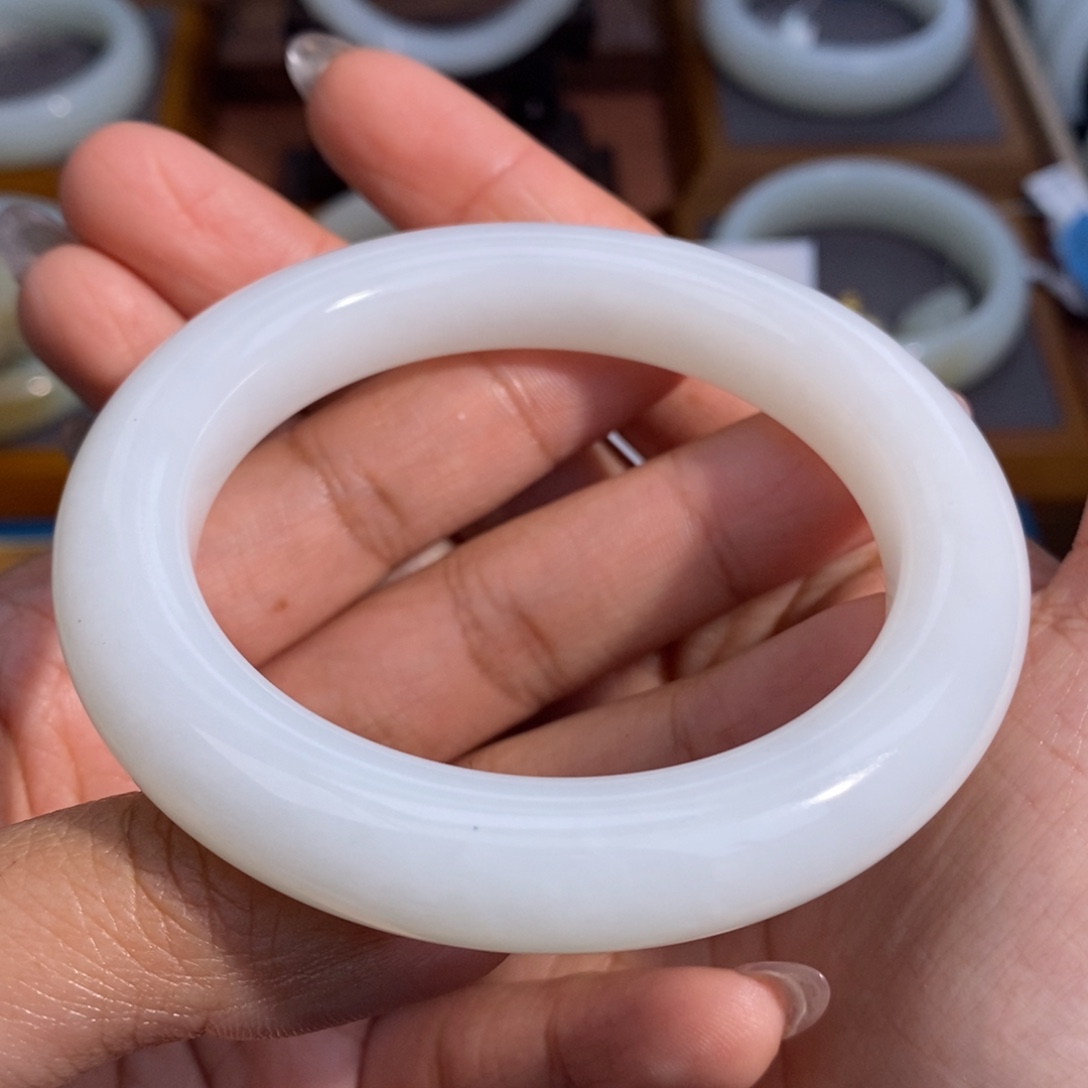 和田玉未镶嵌手镯