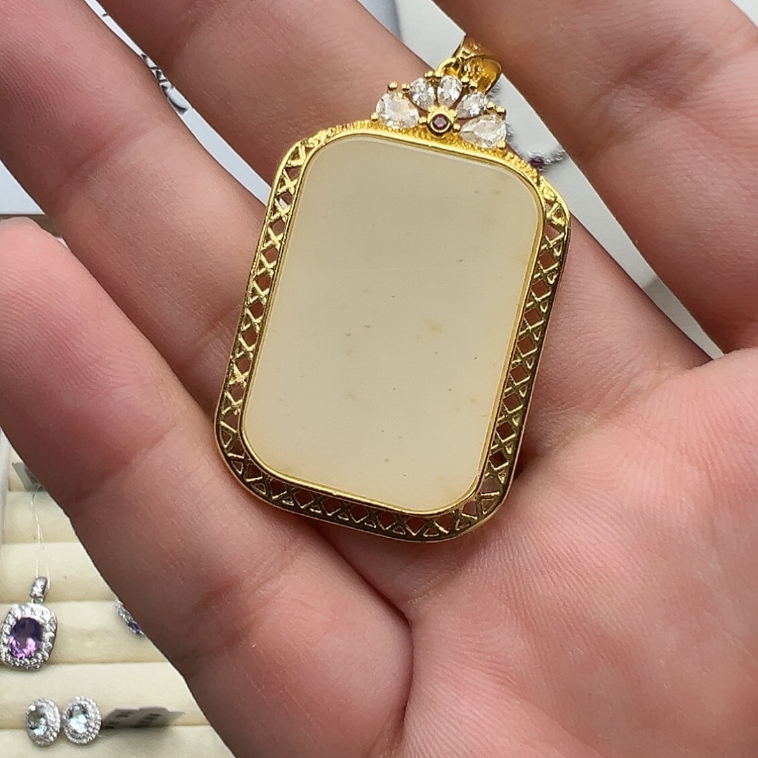 锦***宝和田玉未镶嵌颈饰