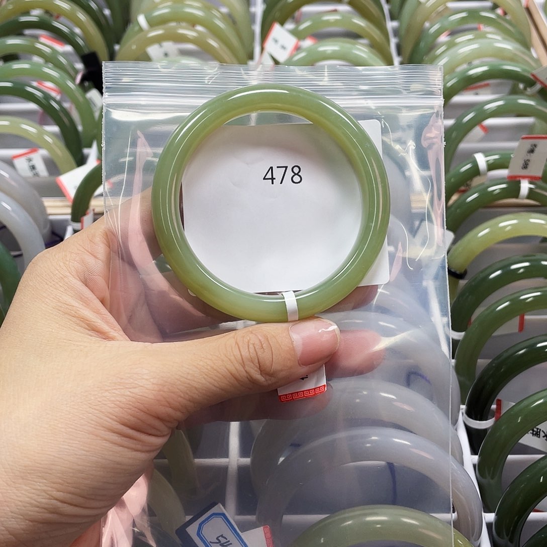 和田玉（糖玉）手镯未镶嵌478圈口54.6