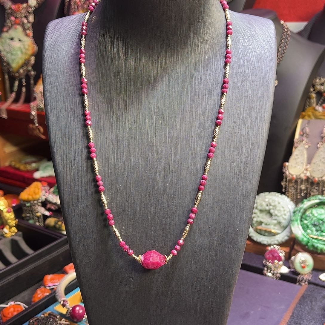 未镶嵌颈饰红宝石特价福利