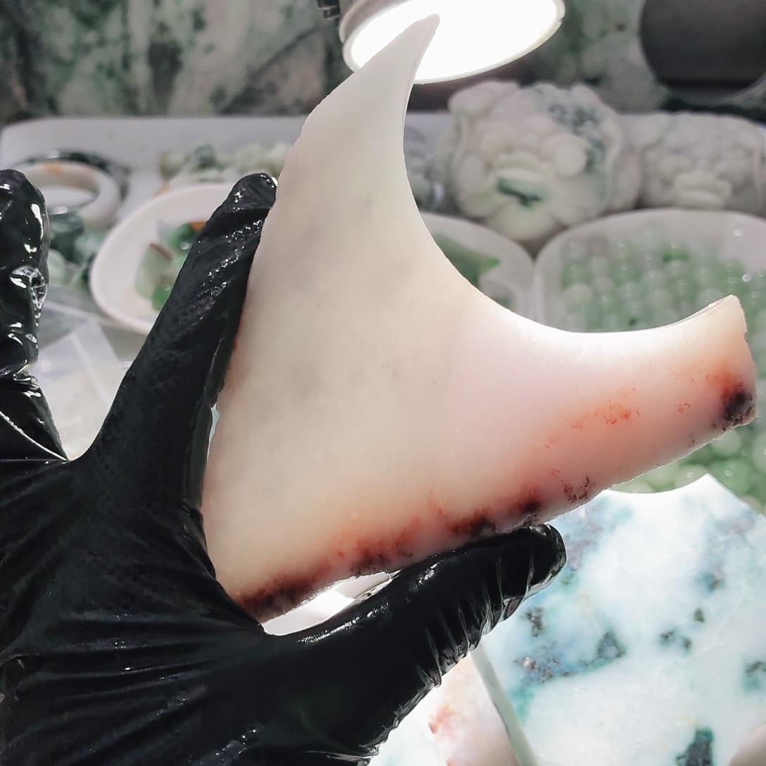 翡翠未镶嵌颈饰边角料