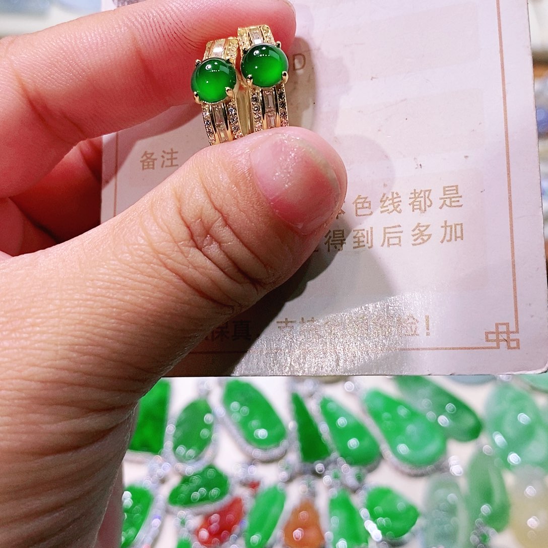【闪购商品】翡翠挂件未镶嵌裸石