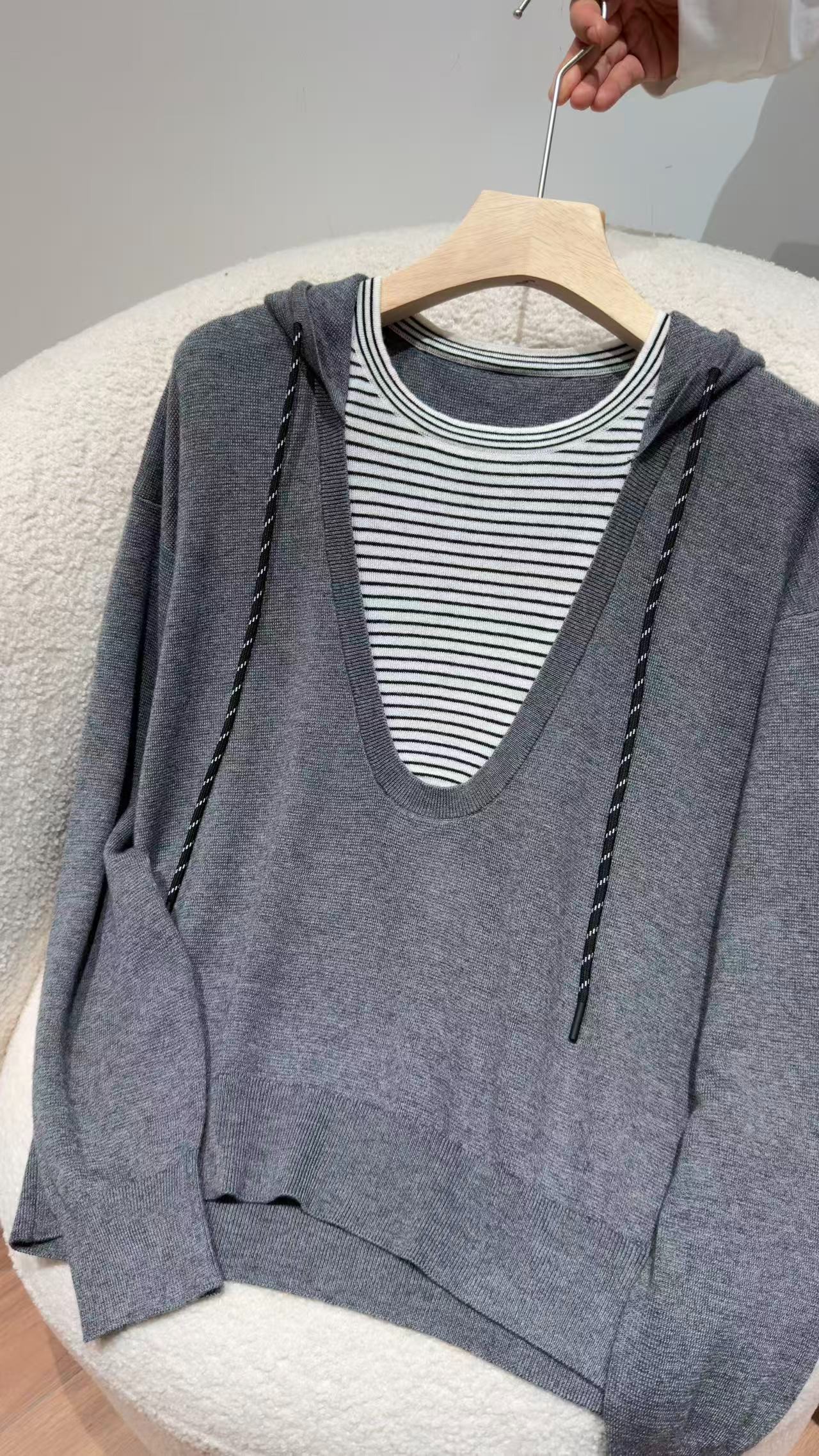 梅十八  连帽套头秋冬设计师款毛针织衫套头女常规款     5508010