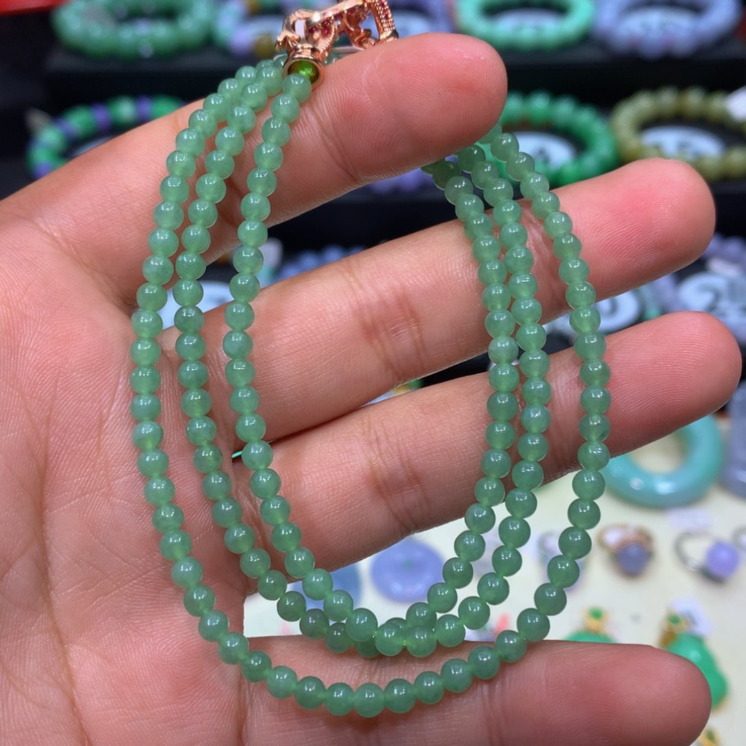 尘***少翡翠未镶嵌颈饰翡翠