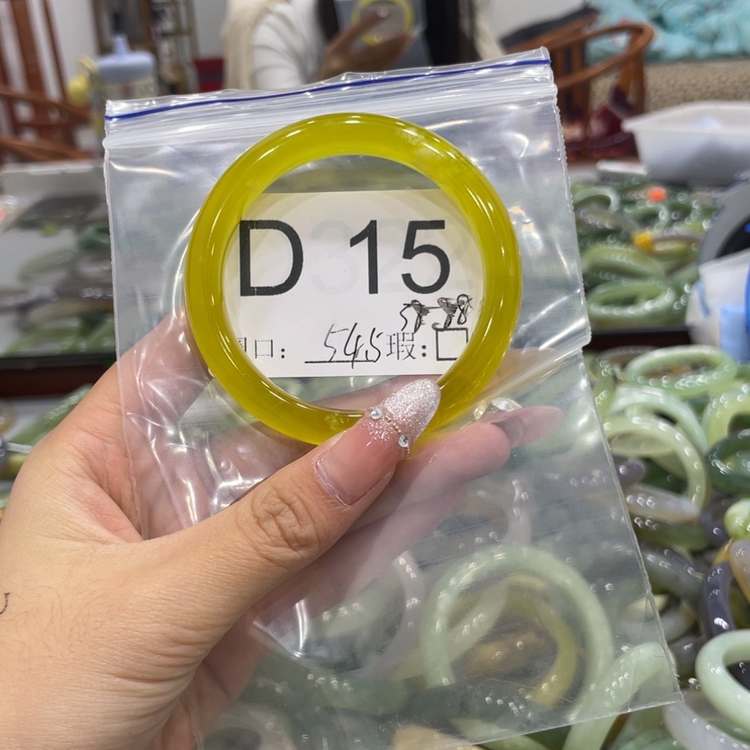未镶嵌蛇纹石玉颈饰阮*
